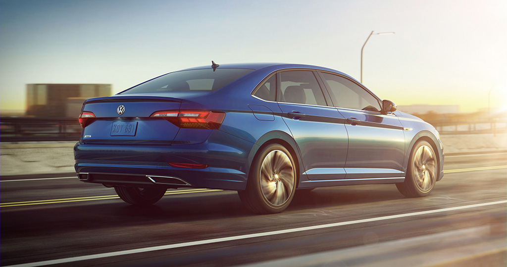 Volkswagen haalde in Detroit het doek van de nieuwe Jetta op een MQB-platform. De komst naar Nederland is onzeker.