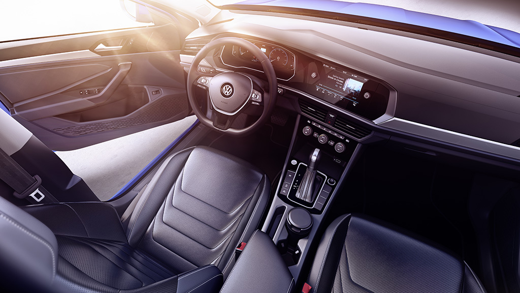 Volkswagen haalde in Detroit het doek van de nieuwe Jetta op een MQB-platform. De komst naar Nederland is onzeker.