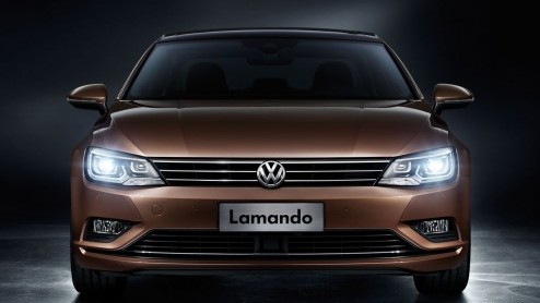 Volkswagen heeft op de Chengdu Motor Show het doek gehaald van de New Midsize Coup (NMC). Zoals te verwachten was die aanduiding puur voor intern gebruik, want de productieversie heet Lamando