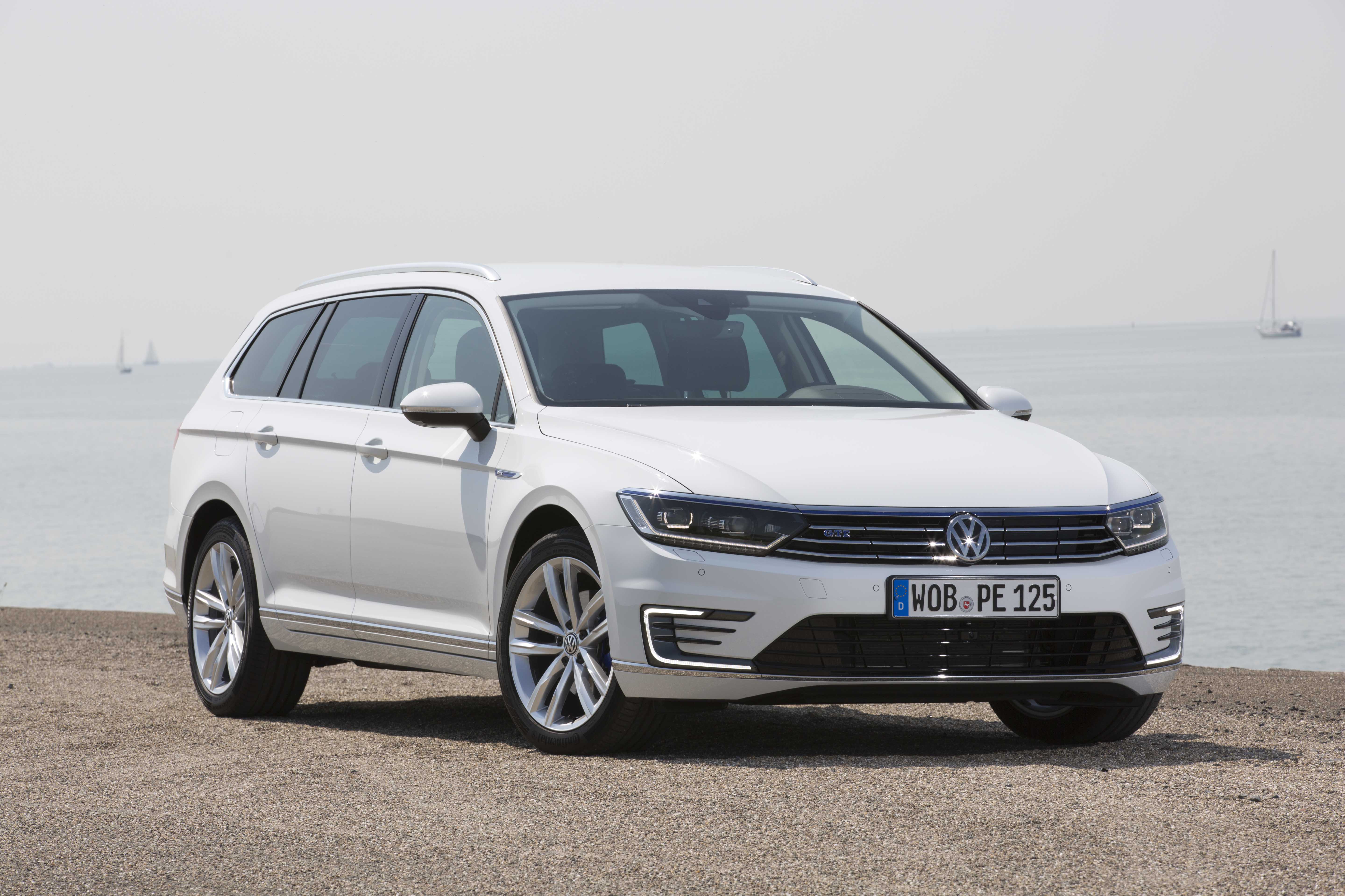 Autotest Volkswagen Passat GTE met 1.4 TSI en elektromotor. De plug-in hybride van de middenklasser zal de toon gaan zetten op de zakelijke markt.