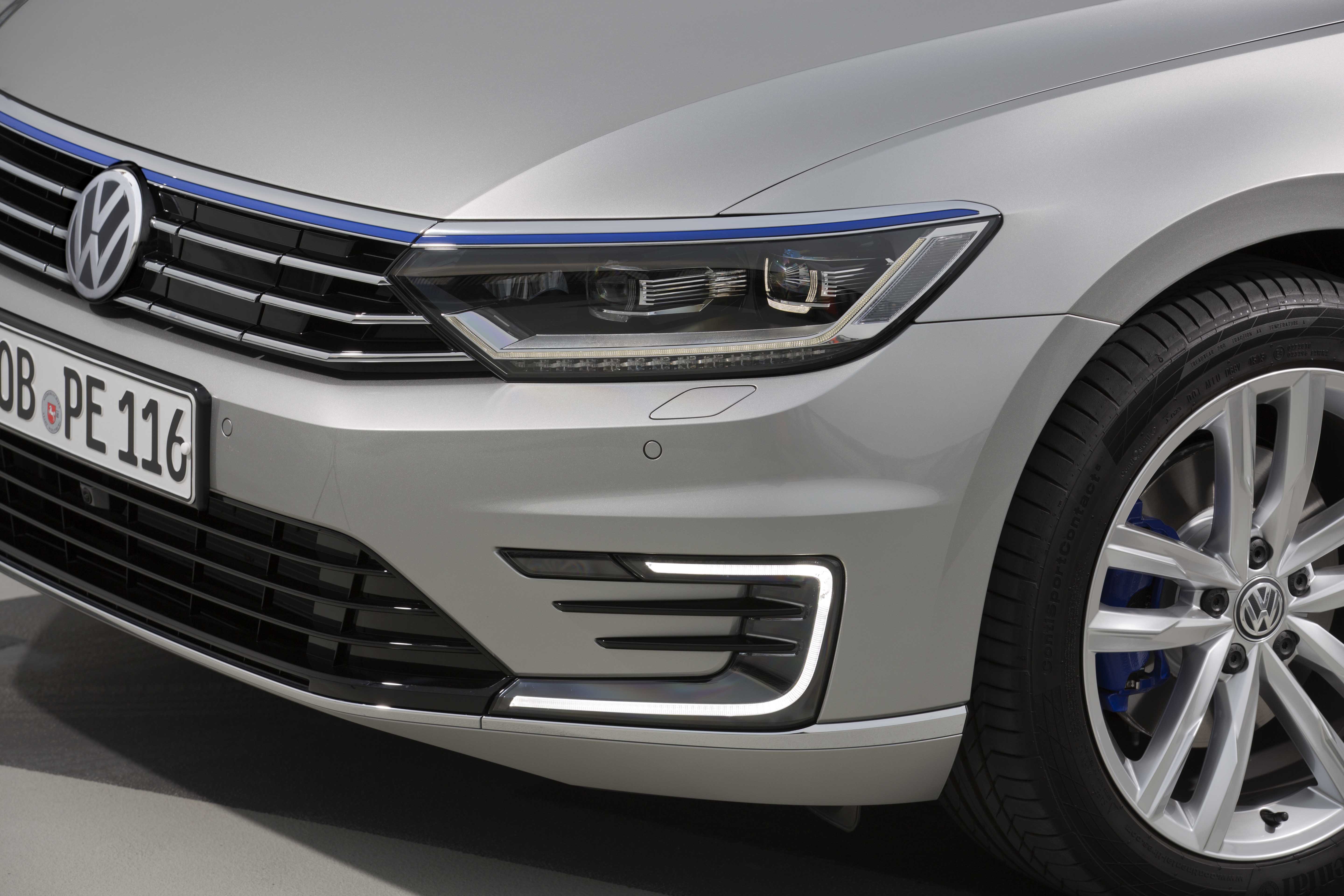 Autotest Volkswagen Passat GTE met 1.4 TSI en elektromotor. De plug-in hybride van de middenklasser zal de toon gaan zetten op de zakelijke markt.