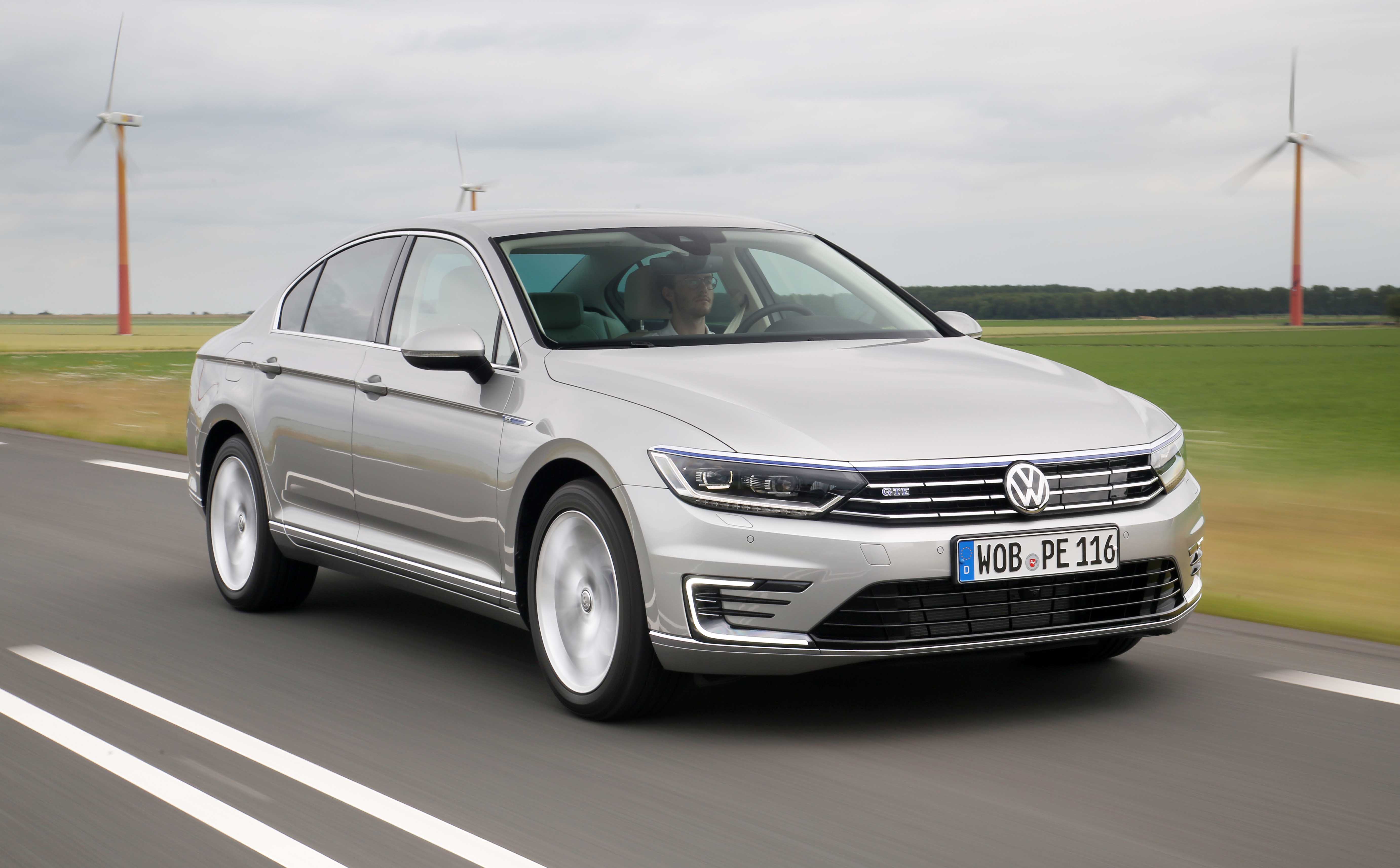 Autotest Volkswagen Passat GTE met 1.4 TSI en elektromotor. De plug-in hybride van de middenklasser zal de toon gaan zetten op de zakelijke markt.