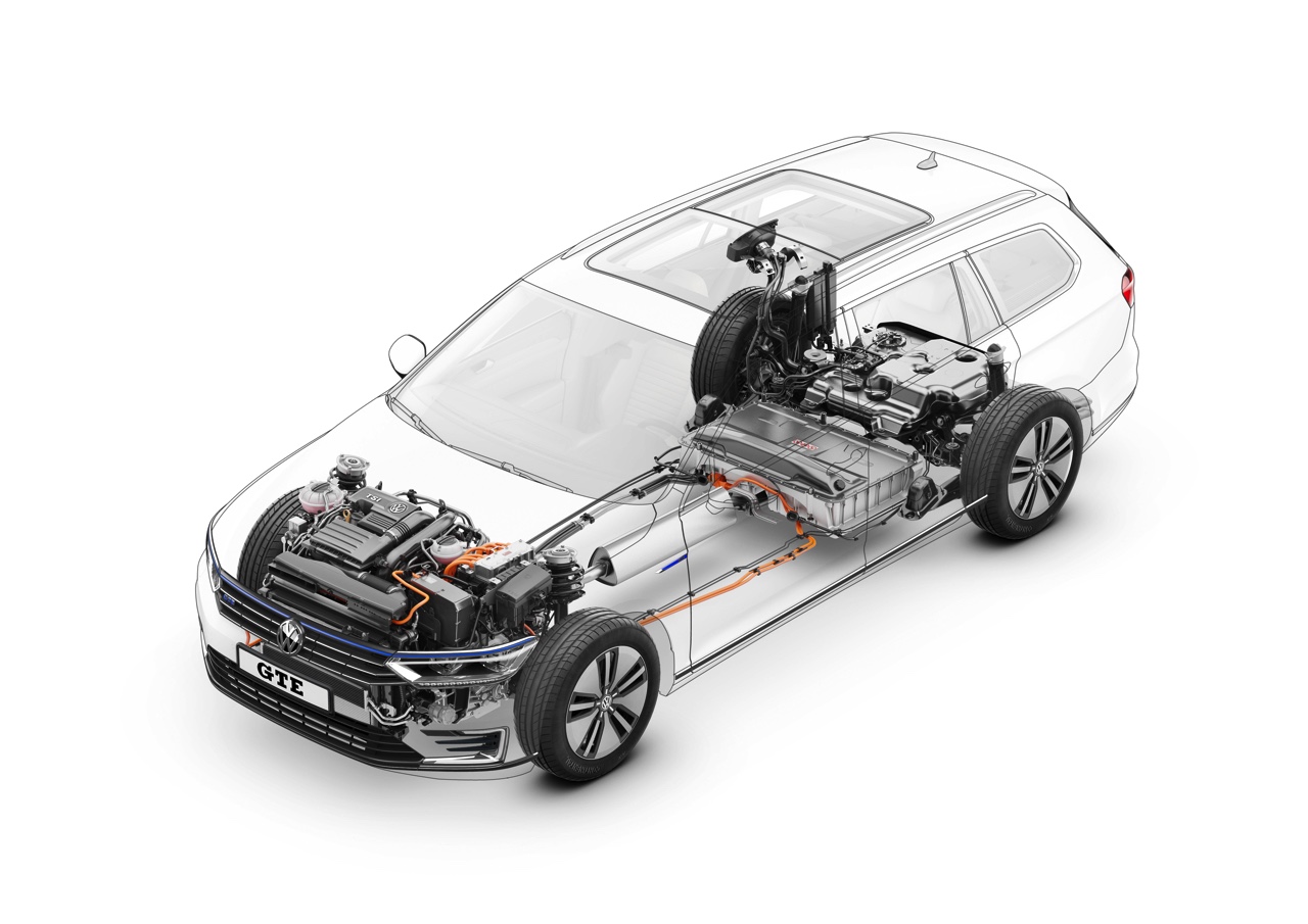 Autotest Volkswagen Passat GTE met 1.4 TSI en elektromotor. De plug-in hybride van de middenklasser zal de toon gaan zetten op de zakelijke markt.