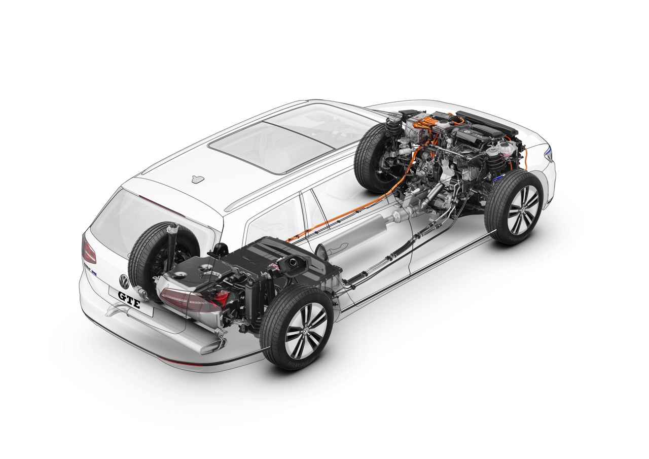 Autotest Volkswagen Passat GTE met 1.4 TSI en elektromotor. De plug-in hybride van de middenklasser zal de toon gaan zetten op de zakelijke markt.