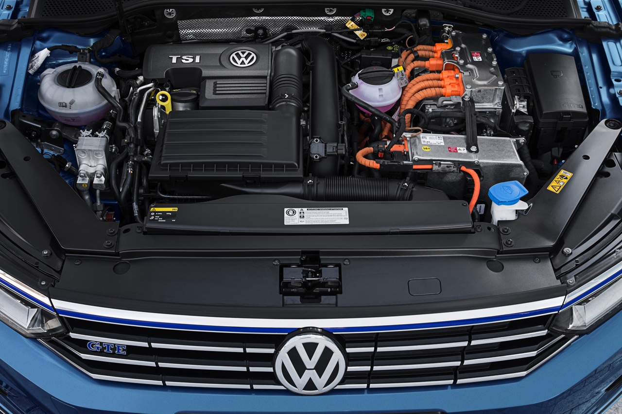 Autotest Volkswagen Passat GTE met 1.4 TSI en elektromotor. De plug-in hybride van de middenklasser zal de toon gaan zetten op de zakelijke markt.