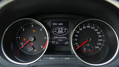 Autotest Volkswagen Polo BlueMotion 2014. In deze rijtest van de vernieuwde Polo BlueMotion met 1.4 TDI leren we dat een nieuwe dieselmotor en opgewaardeerde uitrusting wonderen doet.