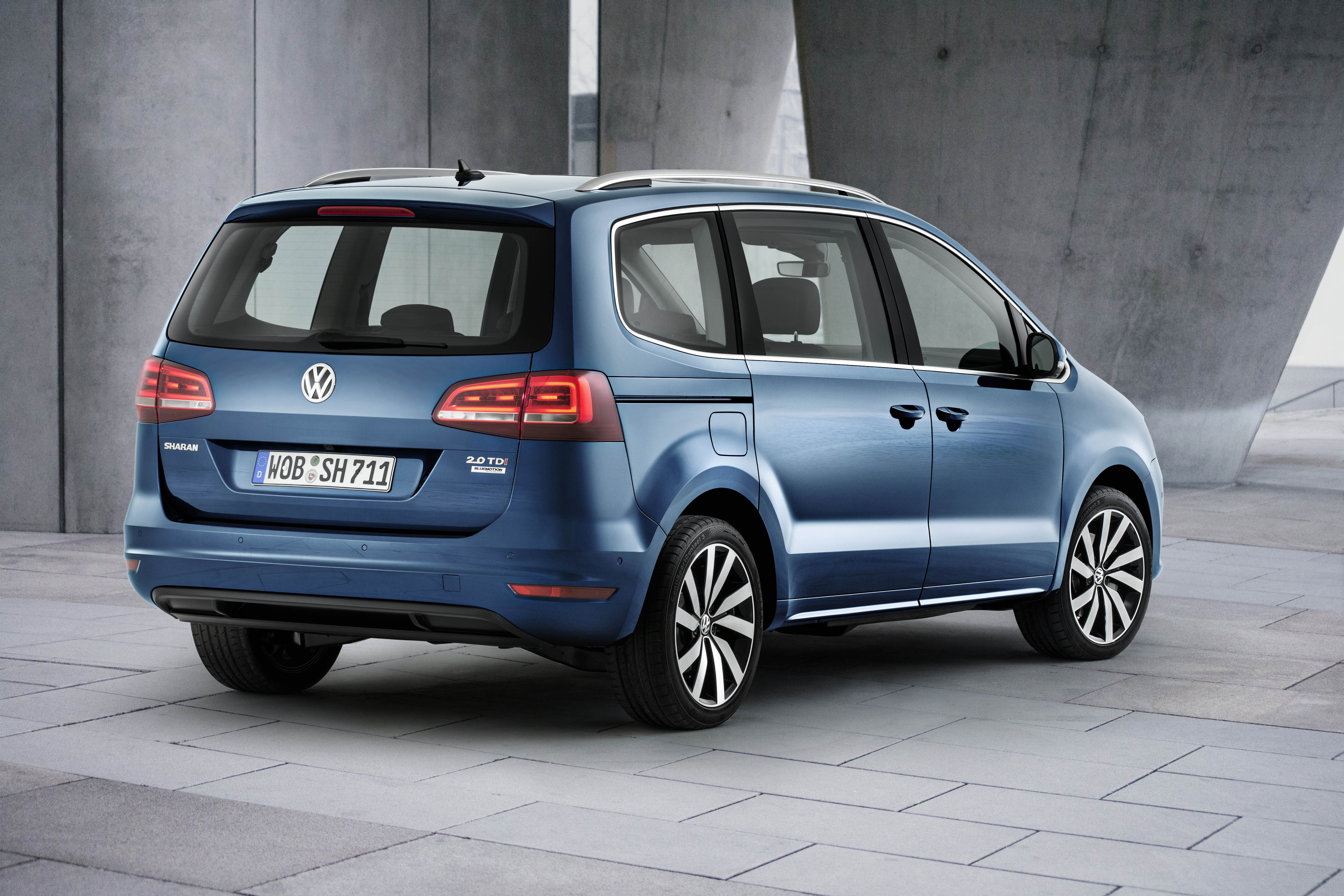 Facelift Volkswagen Sharan blijft subtiel maar omvat wel nieuwe motoren en de laatste generatie veiigheidssystemen. Debuut op Autosalon van Genve 2015.