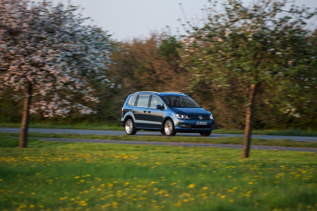 Autotest Volkswagen Sharan, het faceliftmodel is in 2015 subtiel opgefrist met meer uitrusting en nieuwe motoren. We reden de 1.4 TSI en 2.0 TDI.