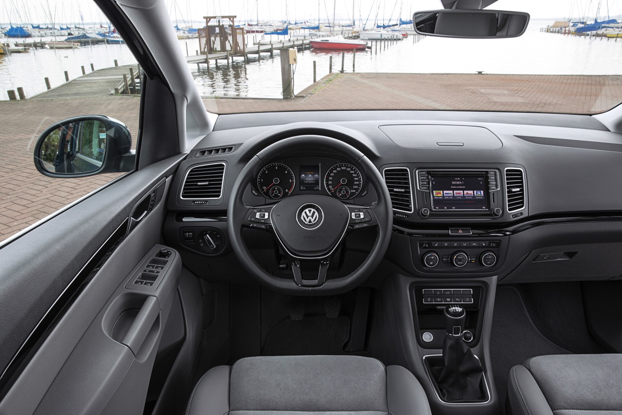 Autotest Volkswagen Sharan, het faceliftmodel is in 2015 subtiel opgefrist met meer uitrusting en nieuwe motoren. We reden de 1.4 TSI en 2.0 TDI.