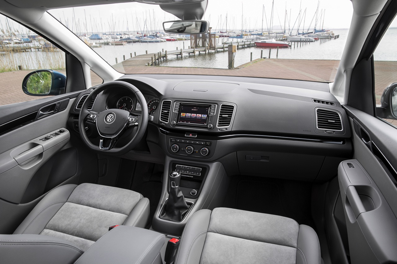 Autotest Volkswagen Sharan, het faceliftmodel is in 2015 subtiel opgefrist met meer uitrusting en nieuwe motoren. We reden de 1.4 TSI en 2.0 TDI.