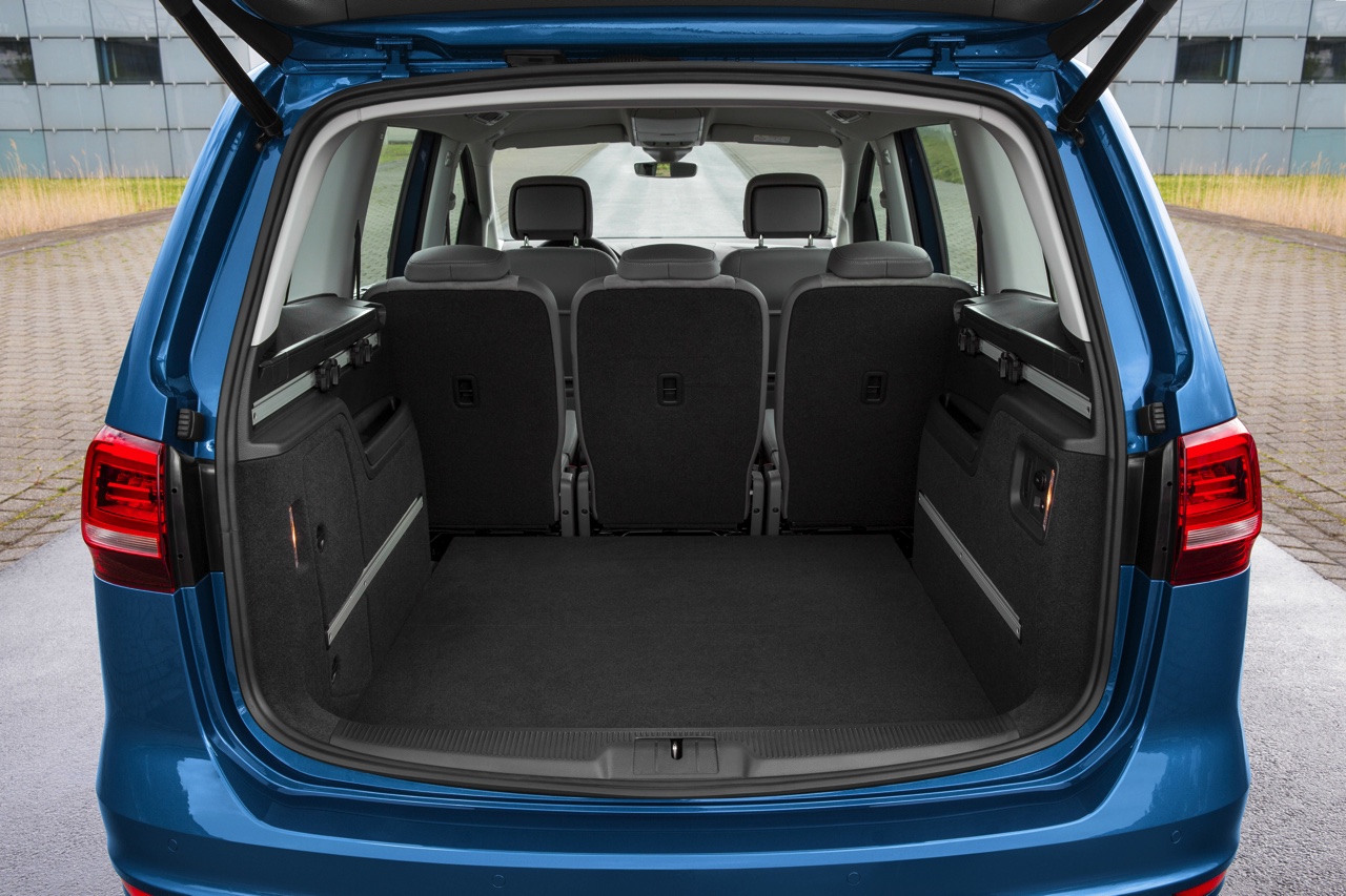 Autotest Volkswagen Sharan, het faceliftmodel is in 2015 subtiel opgefrist met meer uitrusting en nieuwe motoren. We reden de 1.4 TSI en 2.0 TDI.