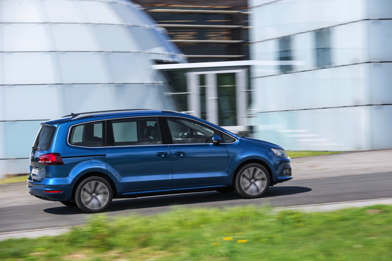 Autotest Volkswagen Sharan, het faceliftmodel is in 2015 subtiel opgefrist met meer uitrusting en nieuwe motoren. We reden de 1.4 TSI en 2.0 TDI.