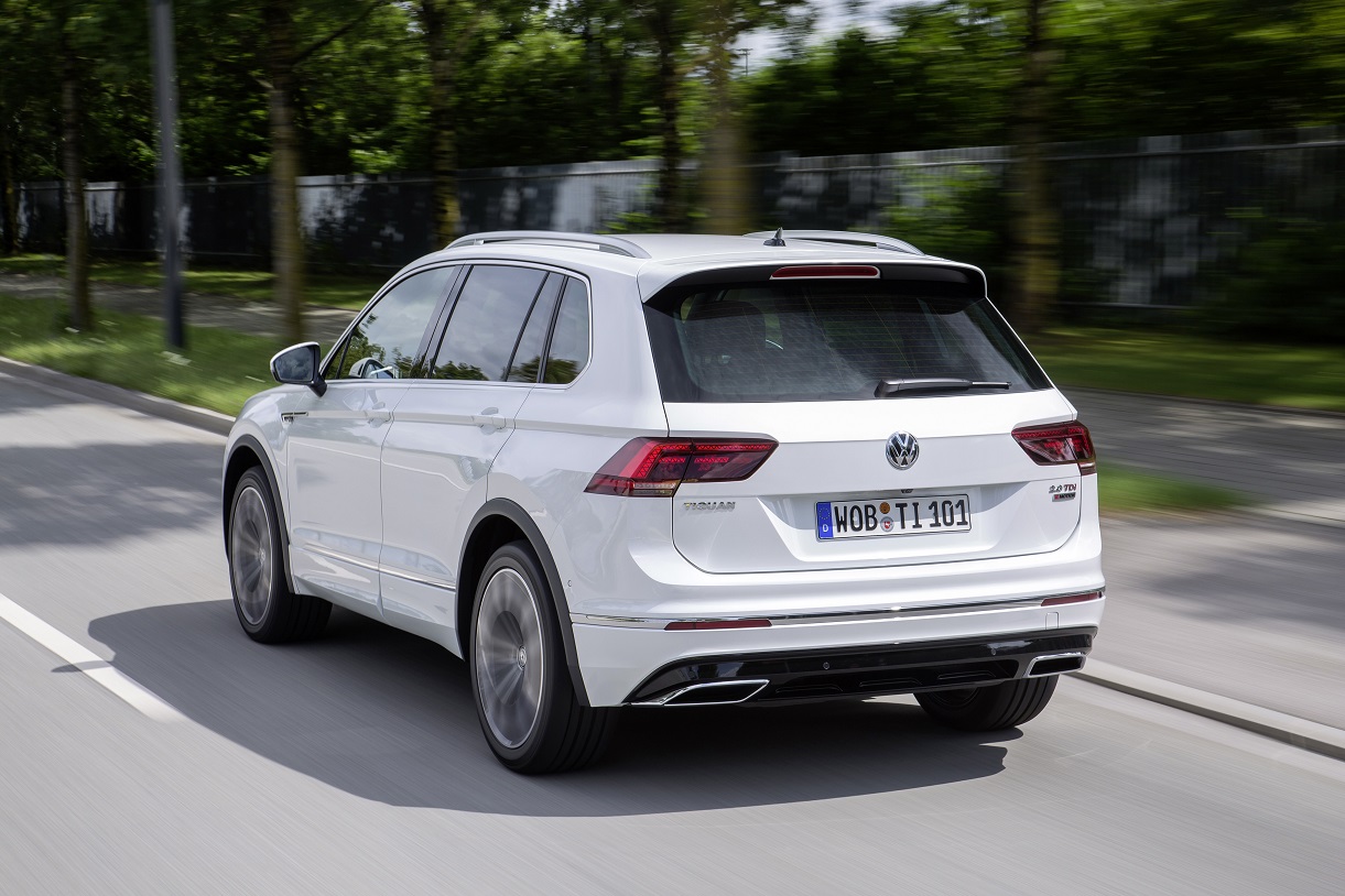 De Volkswagen Tiguan wordt voorzien van de 2.0 TSI uit de Golf GTI. Hoe bevalt de 'Tiguan GTI'? AutoVandaag zocht het uit met een rijtest.