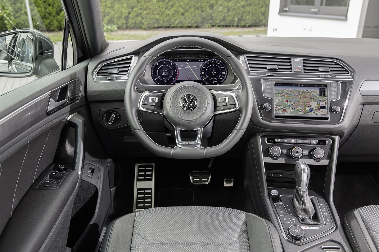 De Volkswagen Tiguan wordt voorzien van de 2.0 TSI uit de Golf GTI. Hoe bevalt de 'Tiguan GTI'? AutoVandaag zocht het uit met een rijtest.