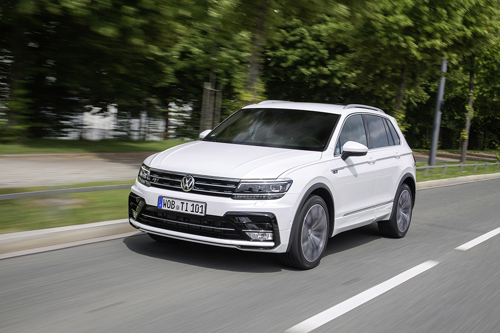 De Volkswagen Tiguan wordt voorzien van de 2.0 TSI uit de Golf GTI. Hoe bevalt de 'Tiguan GTI'? AutoVandaag zocht het uit met een rijtest.