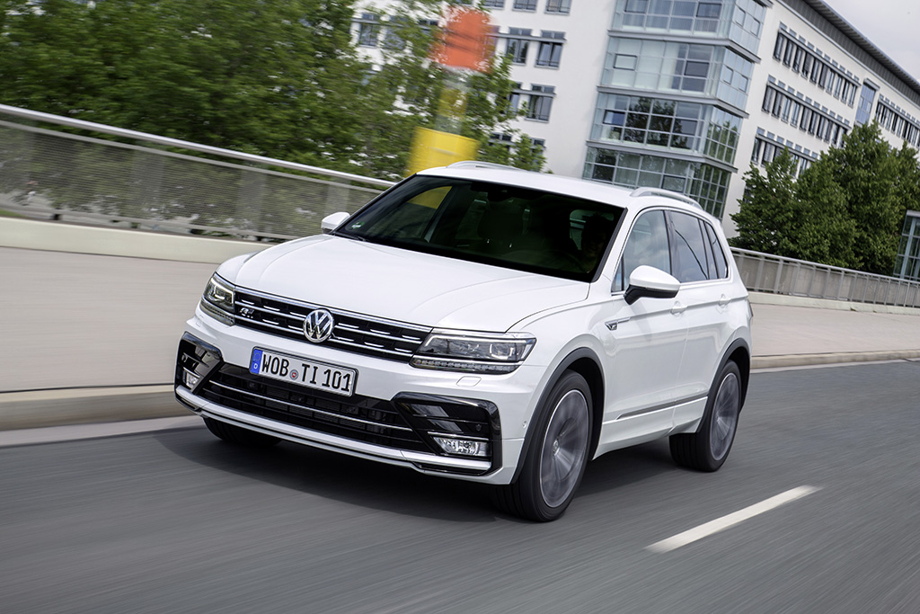 De Volkswagen Tiguan wordt voorzien van de 2.0 TSI uit de Golf GTI. Hoe bevalt de 'Tiguan GTI'? AutoVandaag zocht het uit met een rijtest.