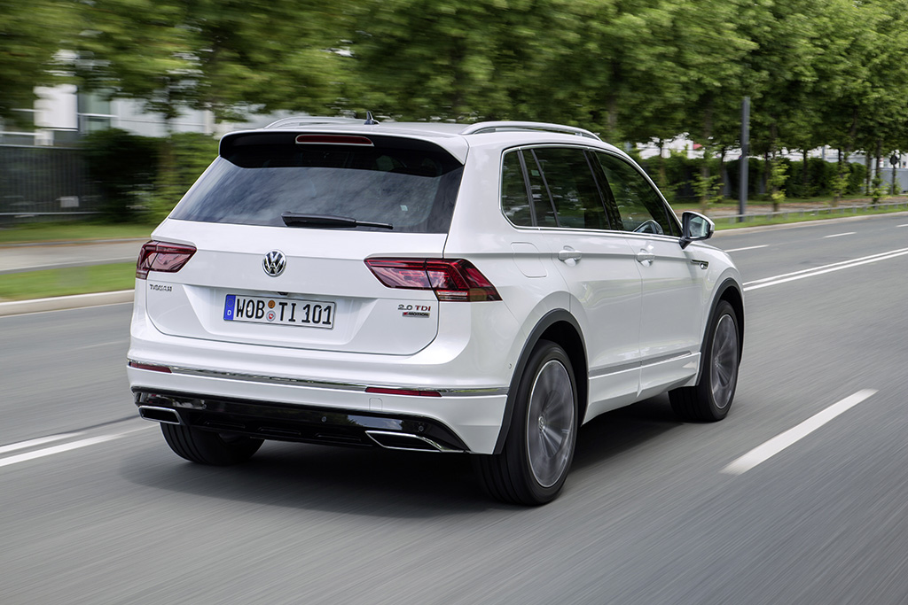 De Volkswagen Tiguan wordt voorzien van de 2.0 TSI uit de Golf GTI. Hoe bevalt de 'Tiguan GTI'? AutoVandaag zocht het uit met een rijtest.