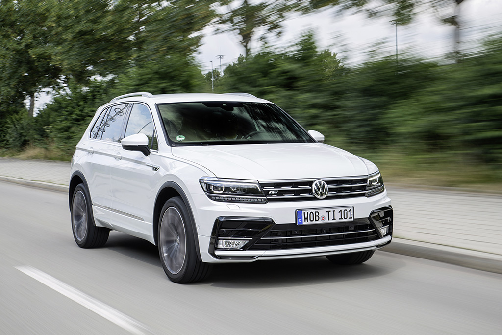 De Volkswagen Tiguan wordt voorzien van de 2.0 TSI uit de Golf GTI. Hoe bevalt de 'Tiguan GTI'? AutoVandaag zocht het uit met een rijtest.
