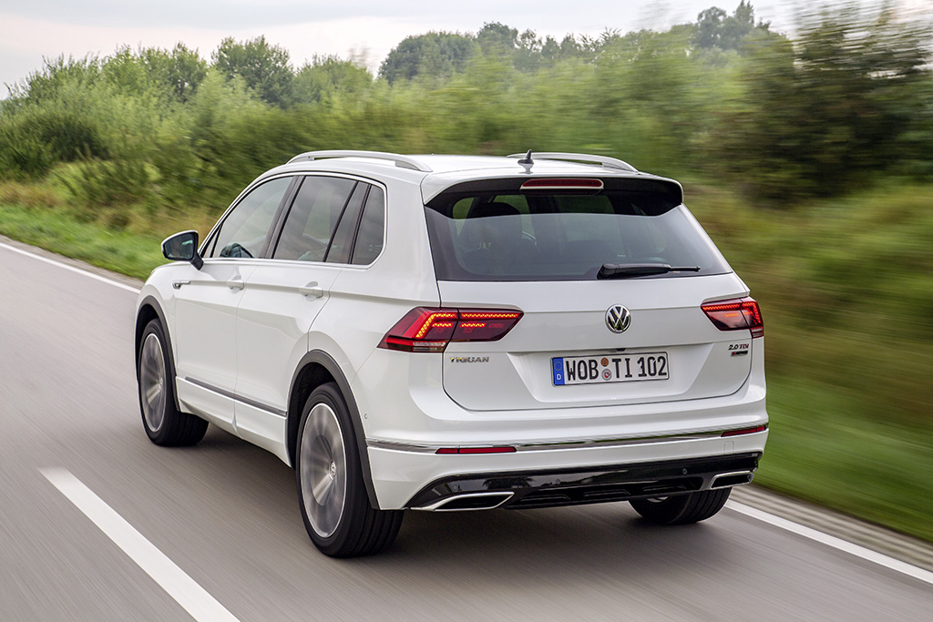 De Volkswagen Tiguan wordt voorzien van de 2.0 TSI uit de Golf GTI. Hoe bevalt de 'Tiguan GTI'? AutoVandaag zocht het uit met een rijtest.