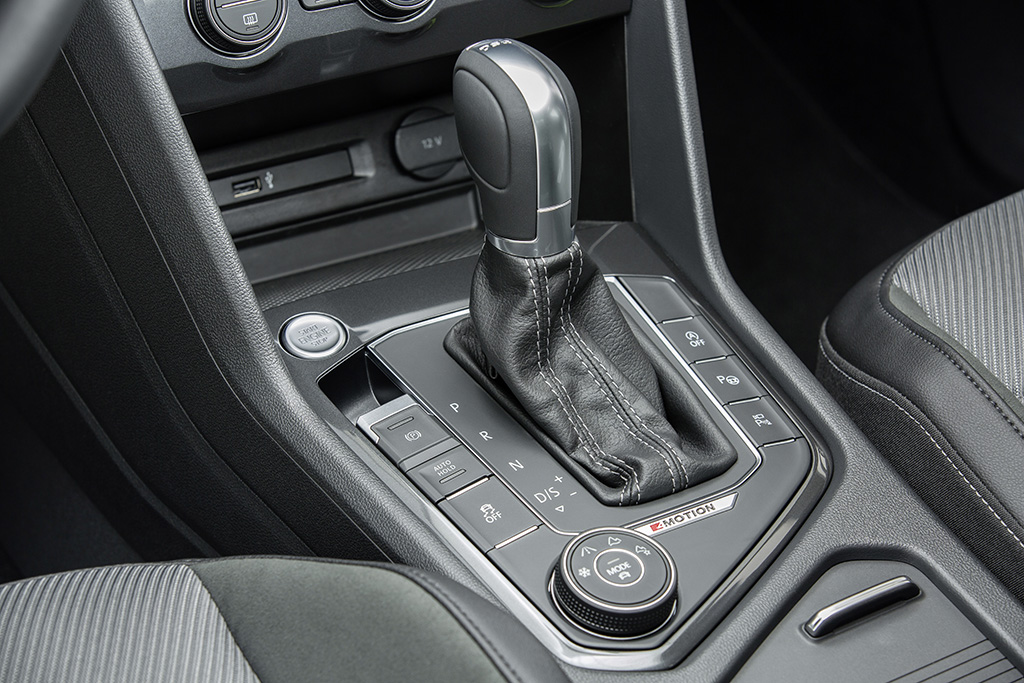De Volkswagen Tiguan wordt voorzien van de 2.0 TSI uit de Golf GTI. Hoe bevalt de 'Tiguan GTI'? AutoVandaag zocht het uit met een rijtest.