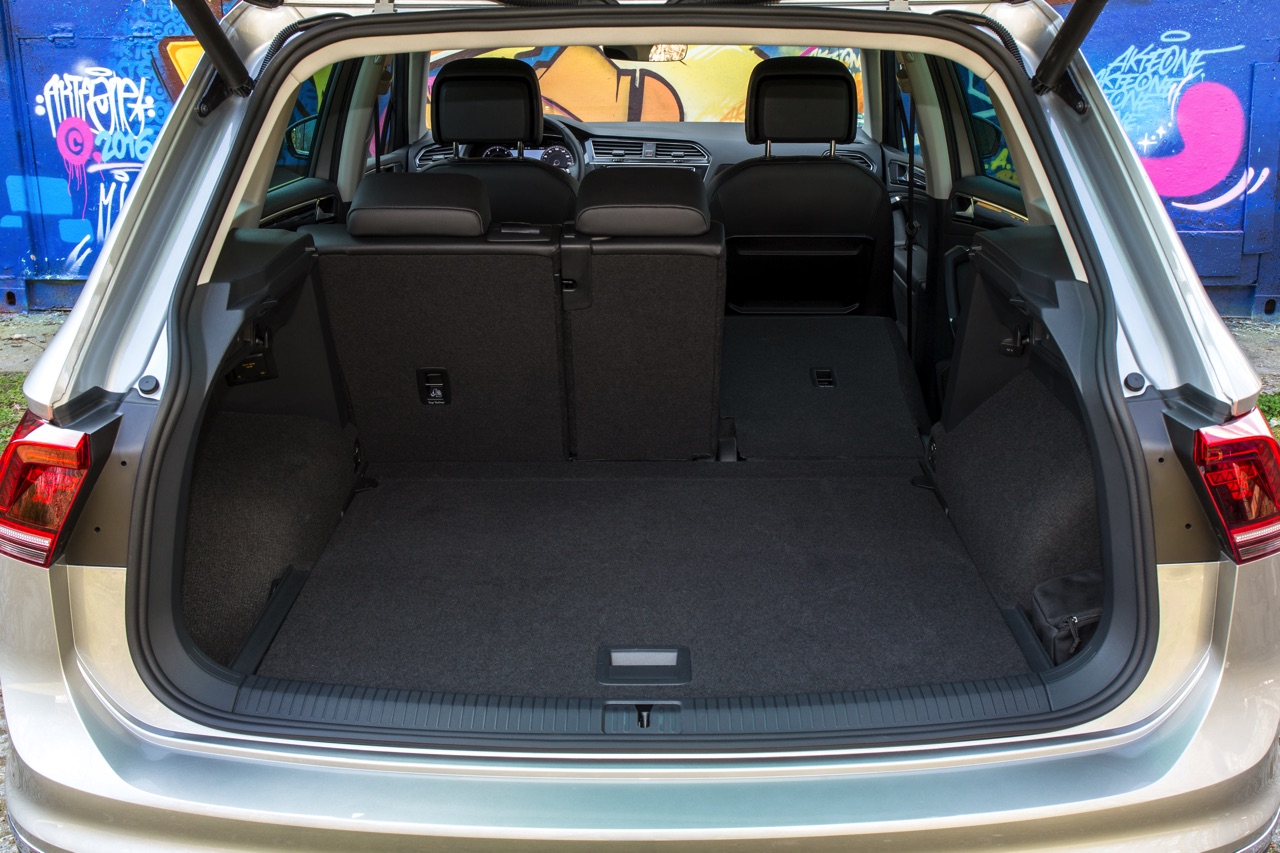 Autotest nieuwe Volkswagen Tiguan 2.0 TDI 150 pk, de nieuwe SUV van Volkswagen op het MQB-platform. Heeft de nieuwe Tiguan nog betere kwaliteiten dan zijn voorganger? AutoVandaag rijdt de eerste km's.