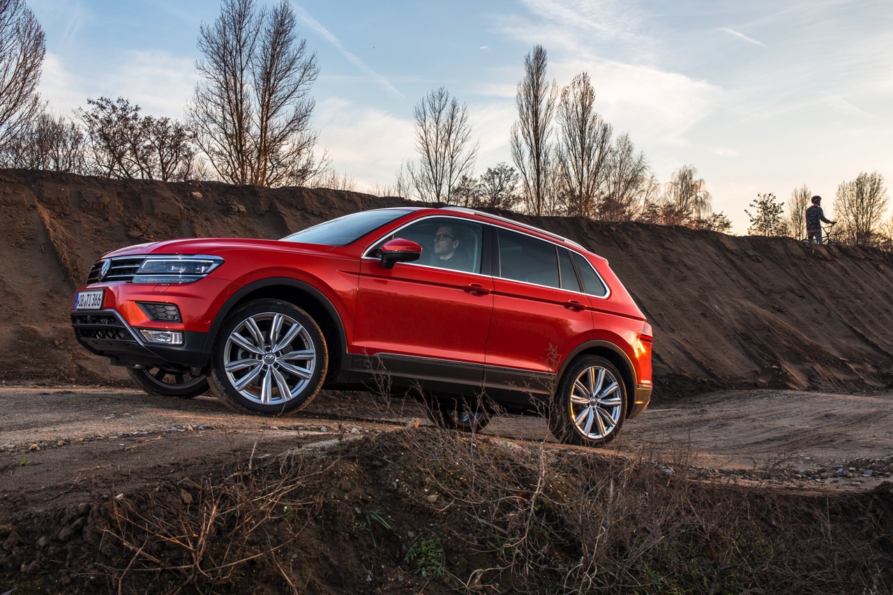 Autotest nieuwe Volkswagen Tiguan 2.0 TDI 150 pk, de nieuwe SUV van Volkswagen op het MQB-platform. Heeft de nieuwe Tiguan nog betere kwaliteiten dan zijn voorganger? AutoVandaag rijdt de eerste km's.