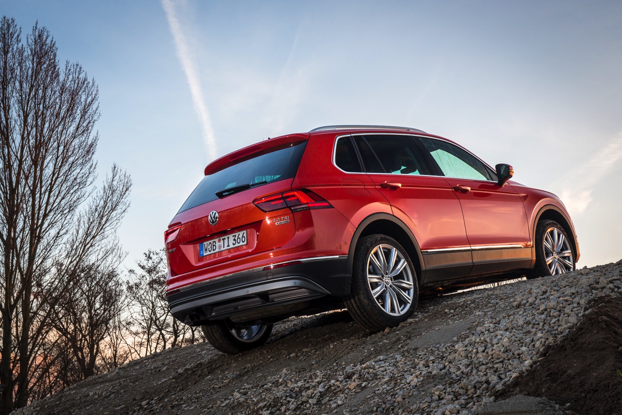 Autotest nieuwe Volkswagen Tiguan 2.0 TDI 150 pk, de nieuwe SUV van Volkswagen op het MQB-platform. Heeft de nieuwe Tiguan nog betere kwaliteiten dan zijn voorganger? AutoVandaag rijdt de eerste km's.