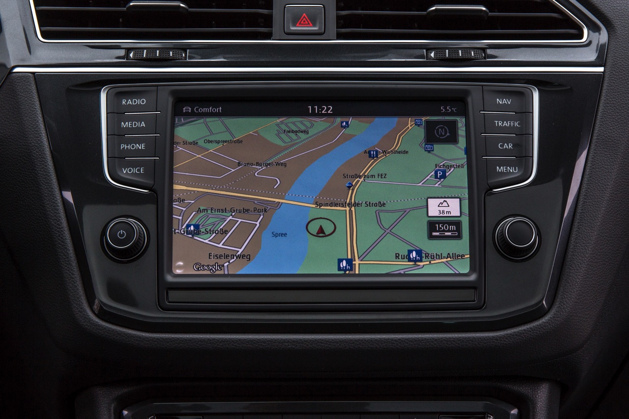 Autotest nieuwe Volkswagen Tiguan 2.0 TDI 150 pk, de nieuwe SUV van Volkswagen op het MQB-platform. Heeft de nieuwe Tiguan nog betere kwaliteiten dan zijn voorganger? AutoVandaag rijdt de eerste km's.
