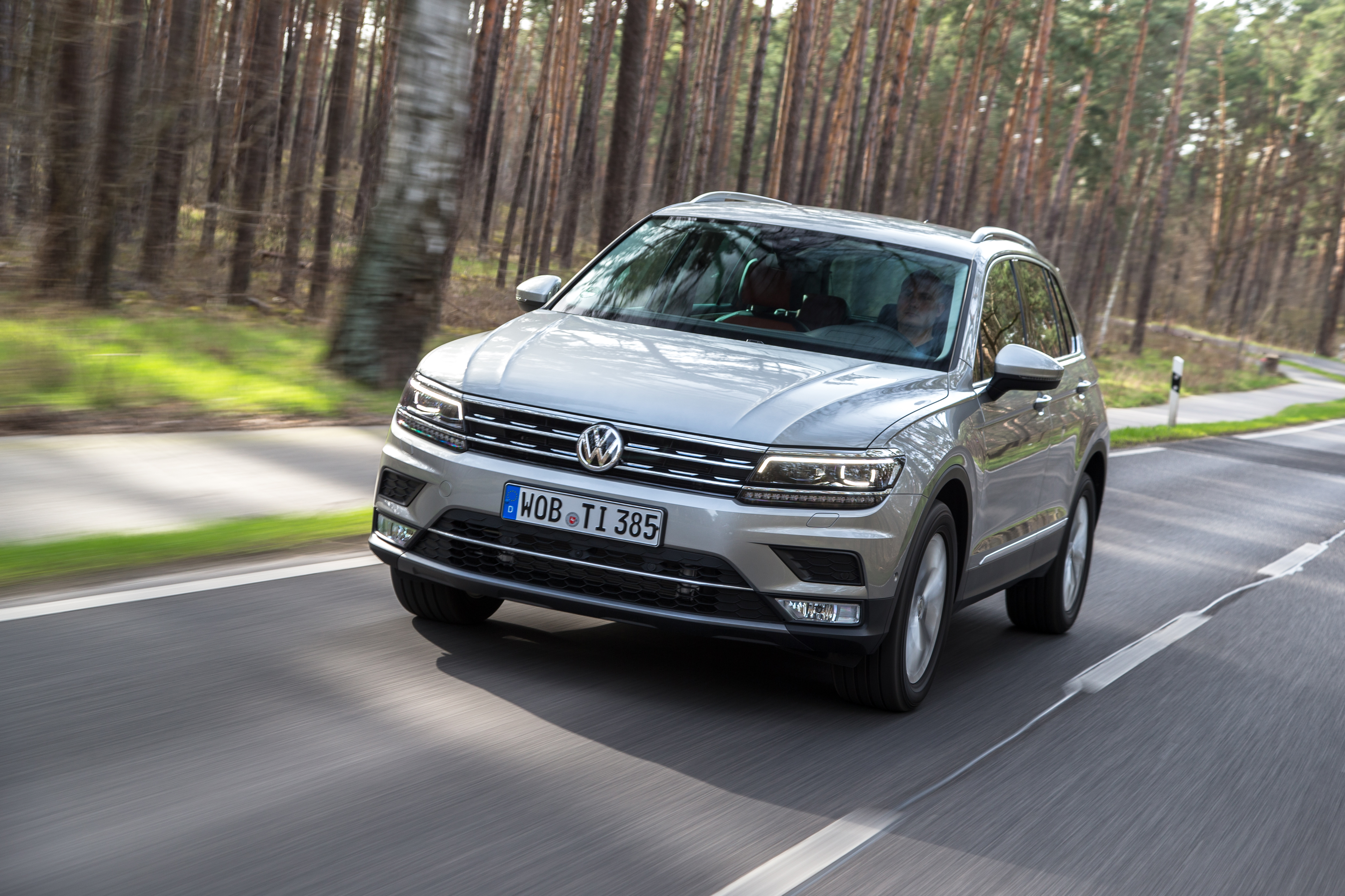 Autotest nieuwe Volkswagen Tiguan 2.0 TDI 150 pk, de nieuwe SUV van Volkswagen op het MQB-platform. Heeft de nieuwe Tiguan nog betere kwaliteiten dan zijn voorganger? AutoVandaag rijdt de eerste km's.