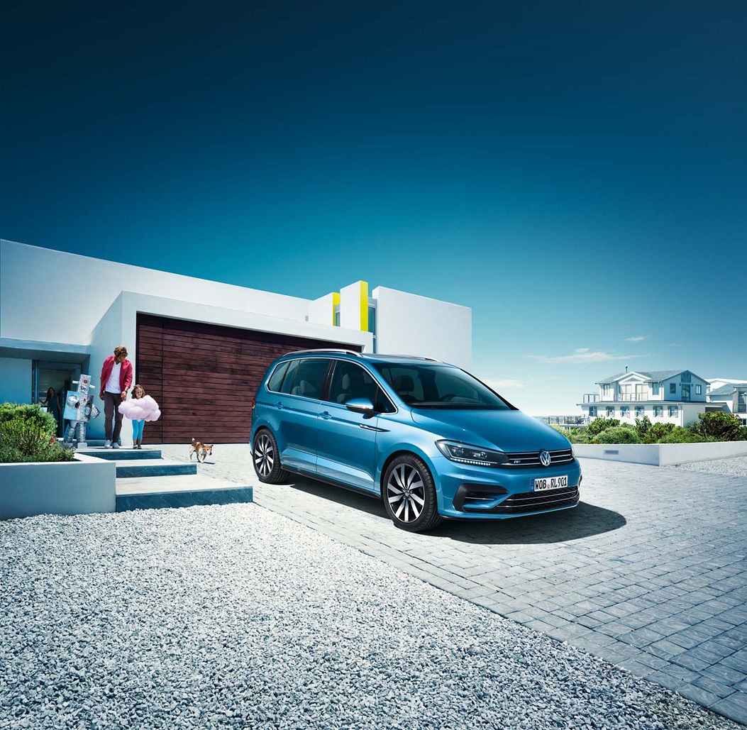 De Volkswagen Touran is nu ook leverbaar met R-Line-pakket.