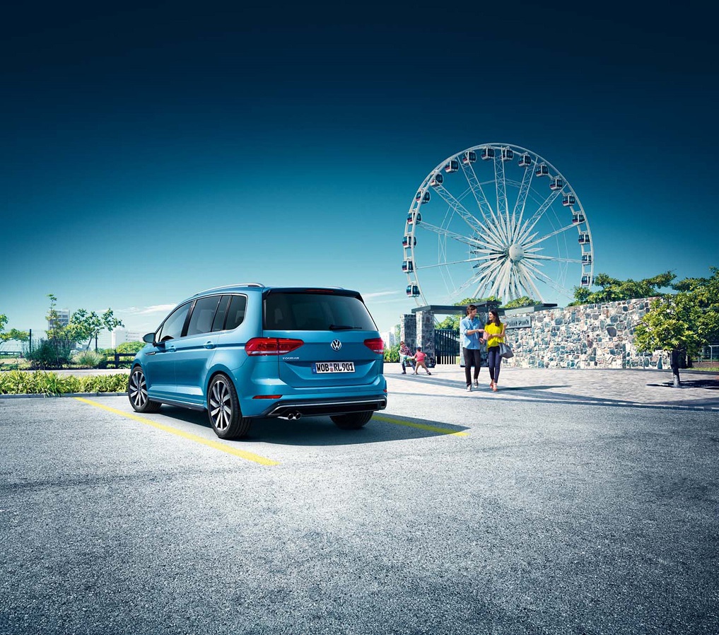 De Volkswagen Touran is nu ook leverbaar met R-Line-pakket.