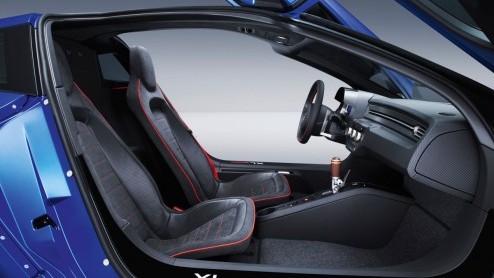 Enkele jaren geleden heeft de Volkswagen Groep het Italiaanse Ducati ingelijfd. Deze XL Sport is de liefdesbaby. De sportwagen is gebaseerd op zuinigheidswonder XL1, maar met Ducati-motor