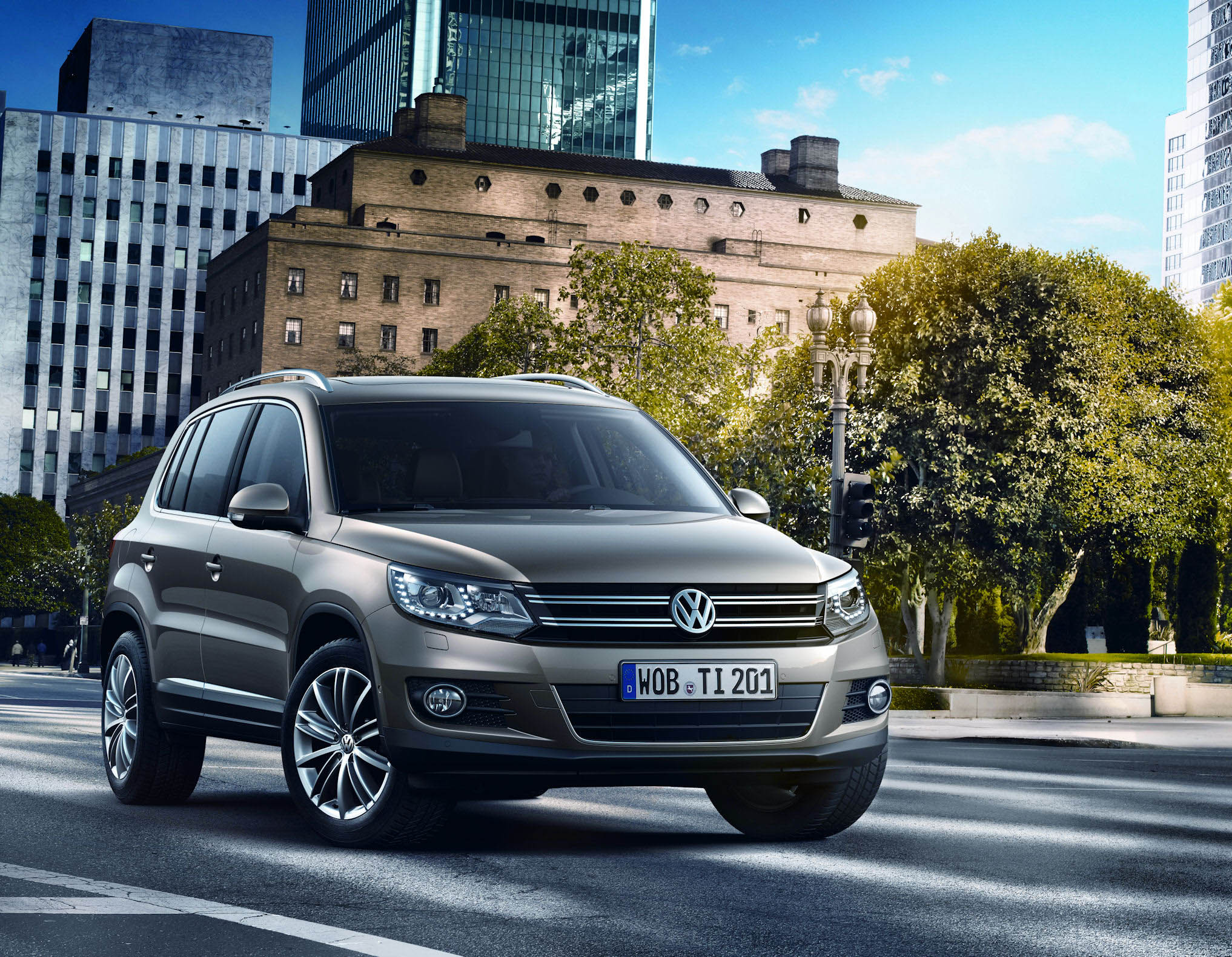Volkswagen Tiguan standaarduitrusting uitgebreid met Executive-pakket, inclusief navigatie en parkeersensoren.