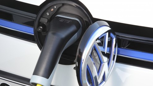 Test Volkswagen e-Golf. VW wil met de e-Golf vooral de mogelijkheden van het modulaire MQB-platform laten zien.