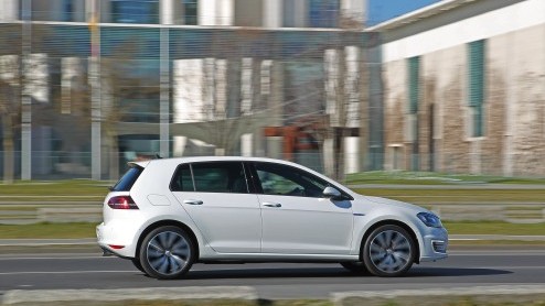 Test Volkswagen e-Golf. VW wil met de e-Golf vooral de mogelijkheden van het modulaire MQB-platform laten zien.