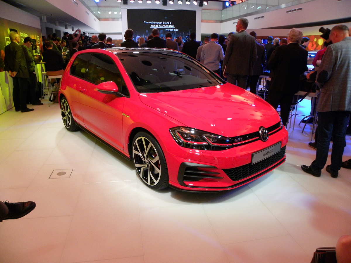 Bij de persintroductie van de gefacelifte Golf ging het natuurlijk vooral over die Golf. Toch was er ook wat ruimte om een tipje van de sluier op te lichten over VWs plannen voor volgend jaar.