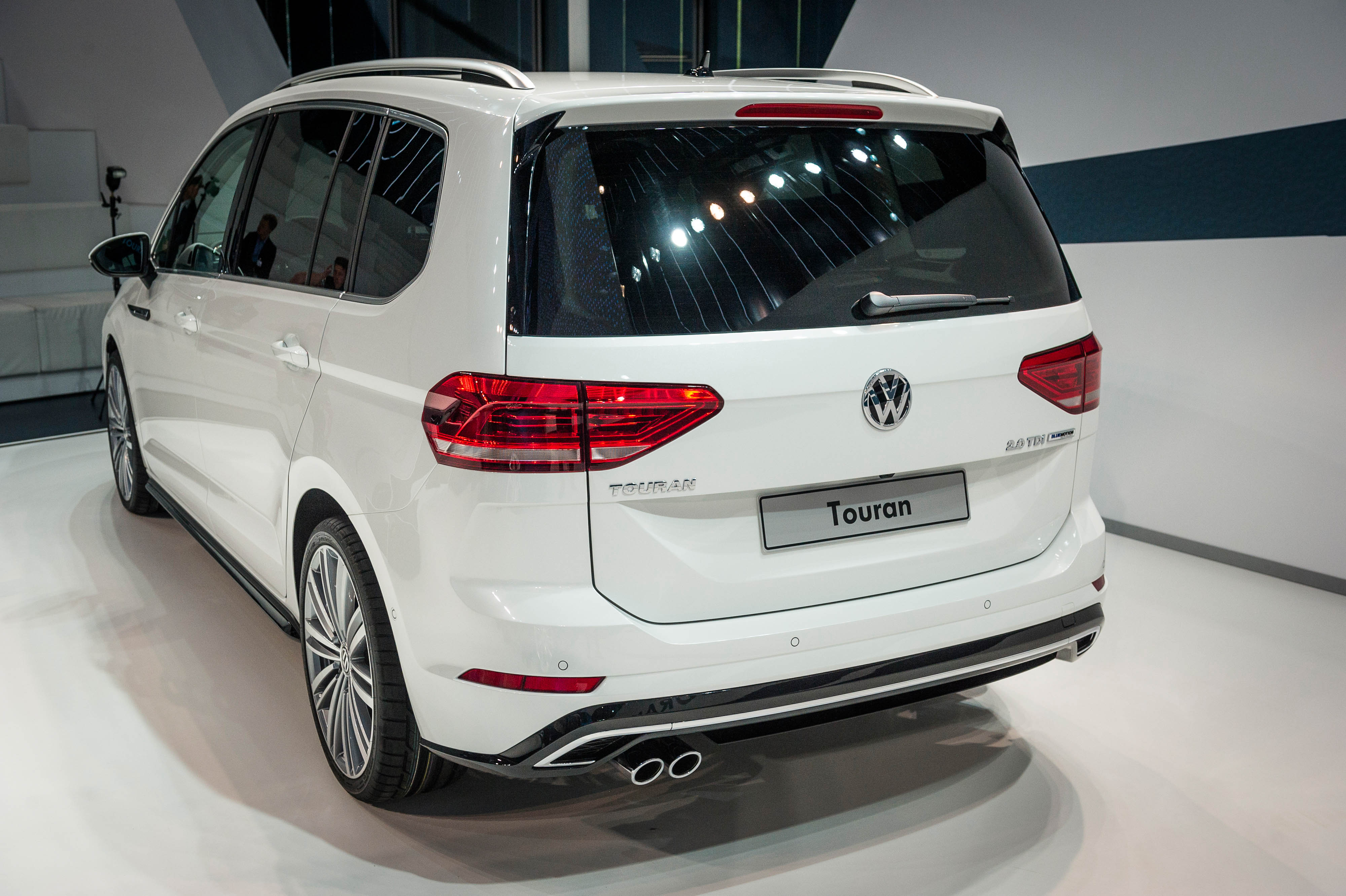 De nieuwe Volkswagen Touran staat vanaf september in de showroom en is er vanaf 28.890 euro.