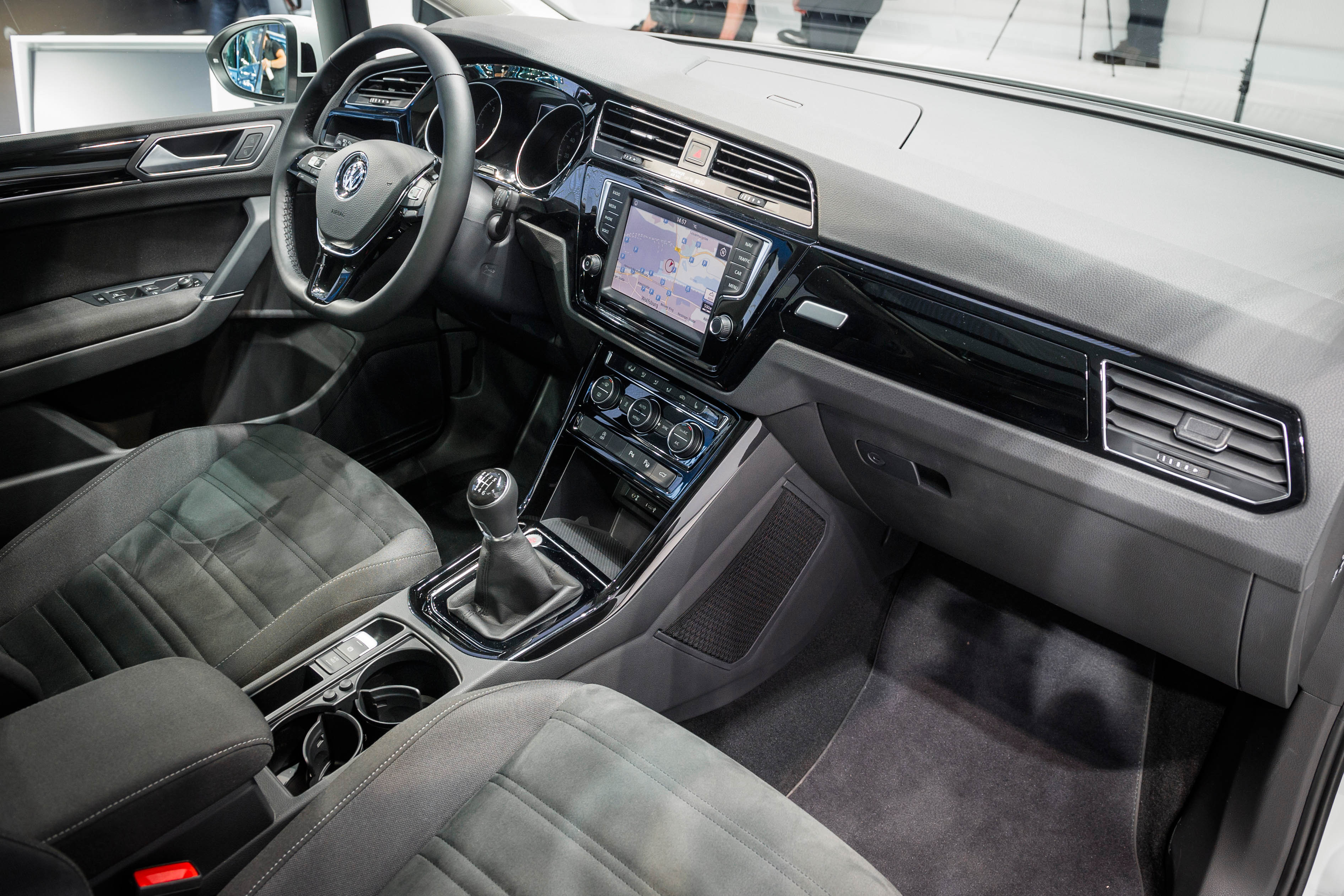 De nieuwe Volkswagen Touran staat vanaf september in de showroom en is er vanaf 28.890 euro.