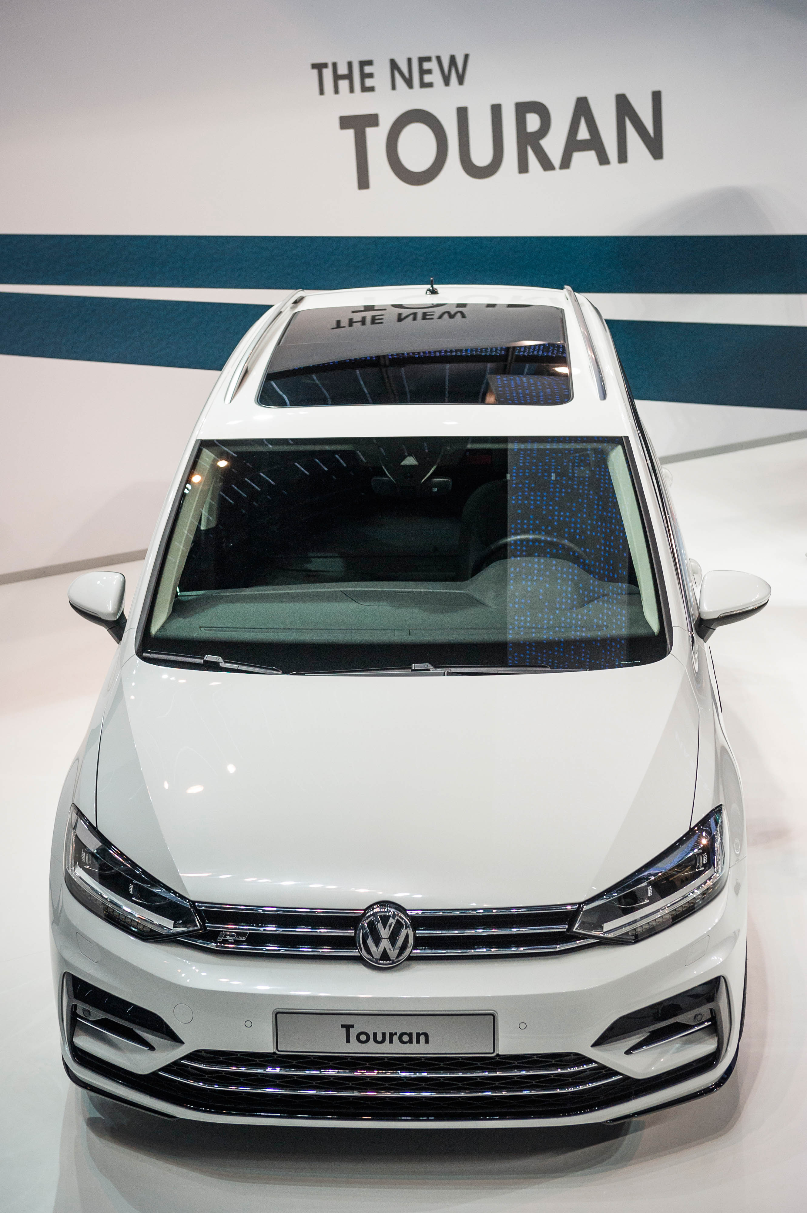 De nieuwe Volkswagen Touran staat vanaf september in de showroom en is er vanaf 28.890 euro.