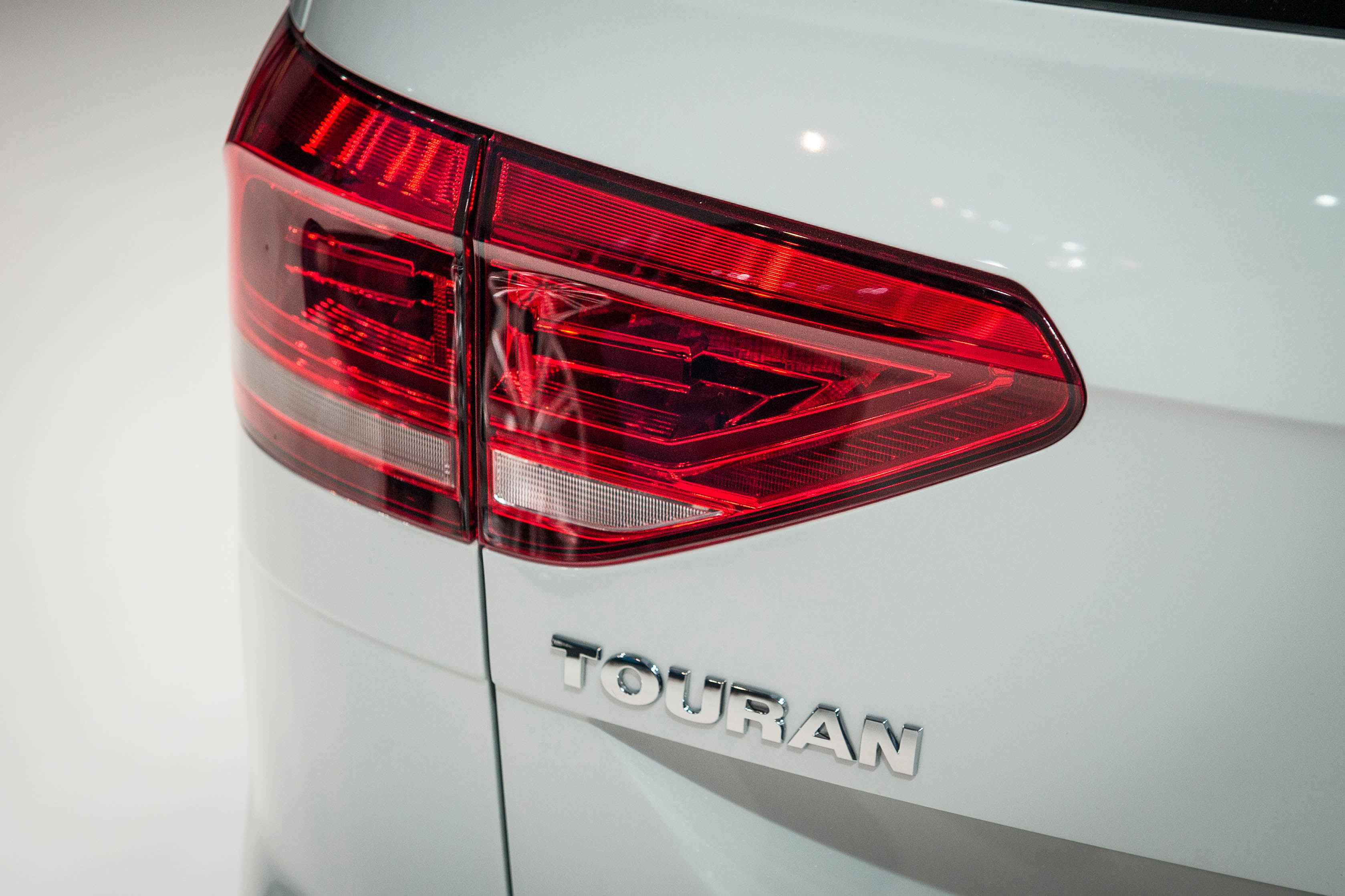 De nieuwe Volkswagen Touran staat vanaf september in de showroom en is er vanaf 28.890 euro.