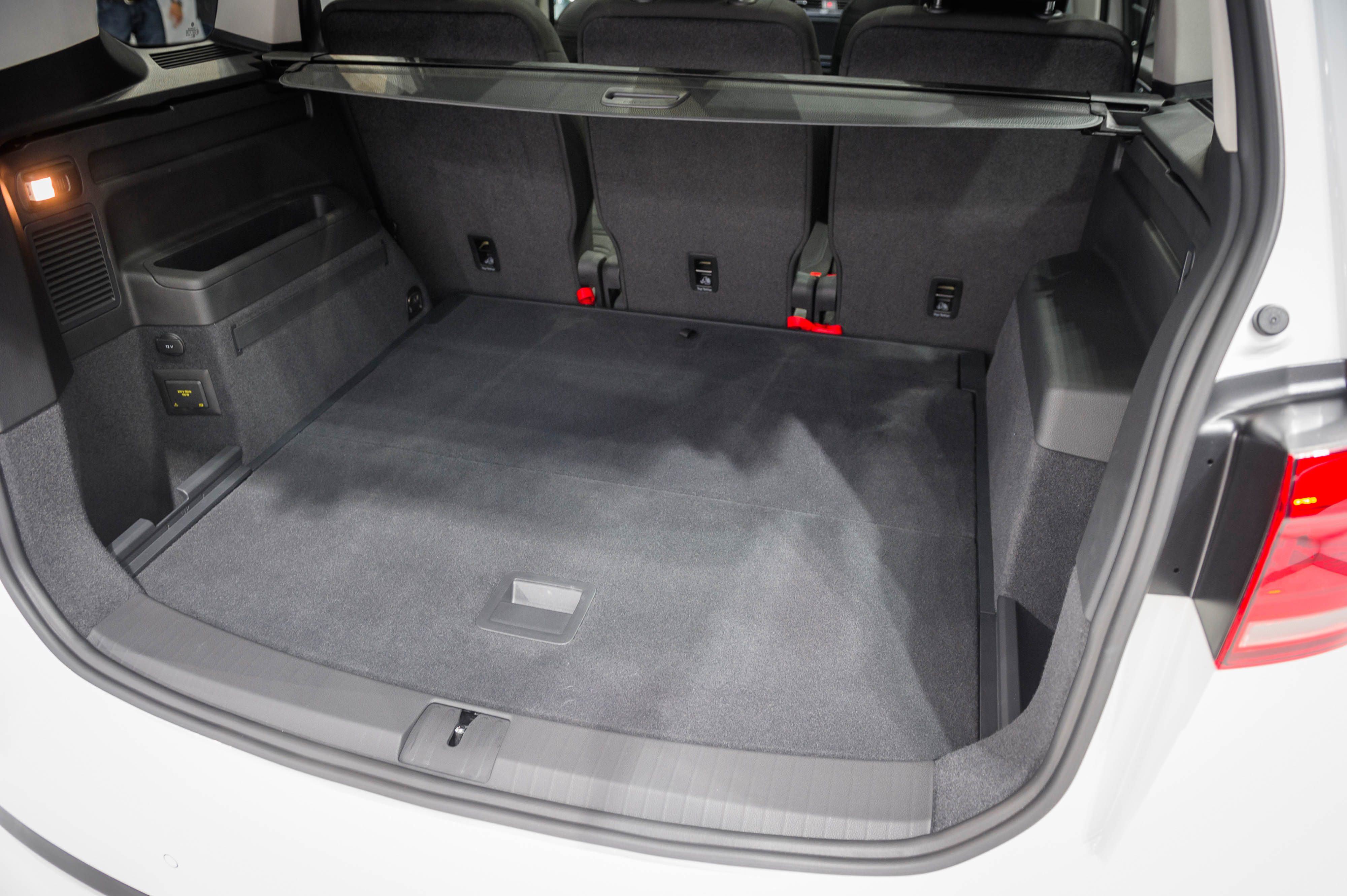 De nieuwe Volkswagen Touran staat vanaf september in de showroom en is er vanaf 28.890 euro.