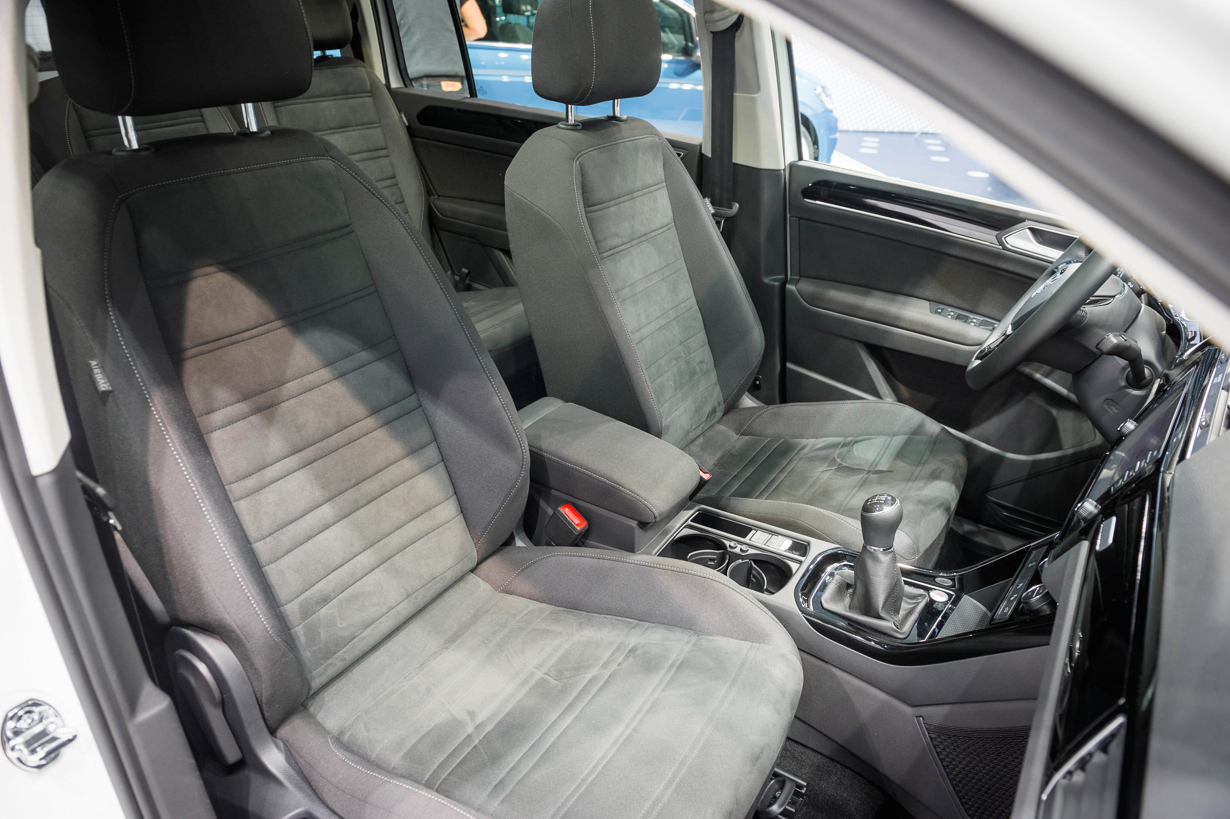 De nieuwe Volkswagen Touran staat vanaf september in de showroom en is er vanaf 28.890 euro.