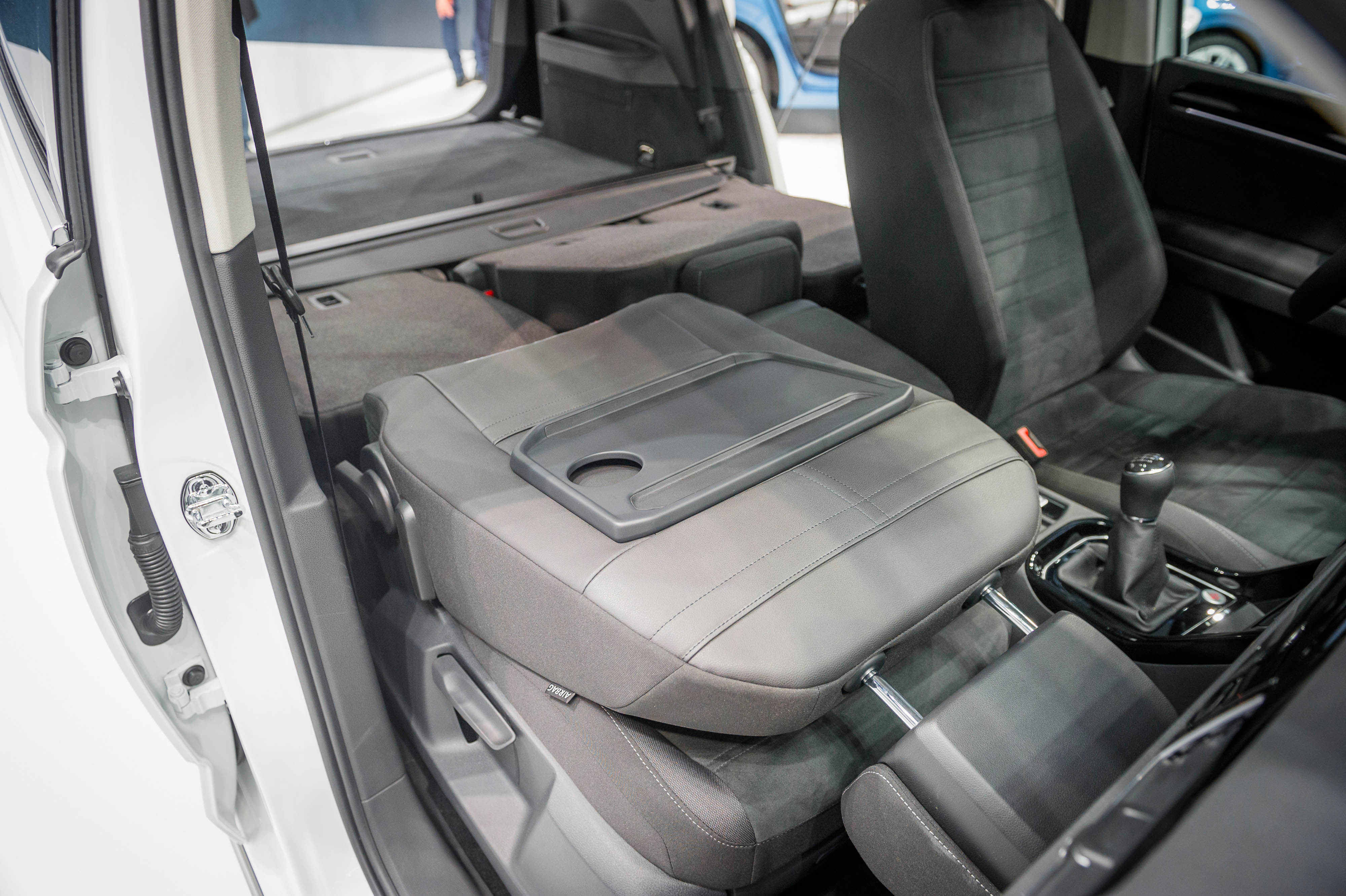 De nieuwe Volkswagen Touran staat vanaf september in de showroom en is er vanaf 28.890 euro.