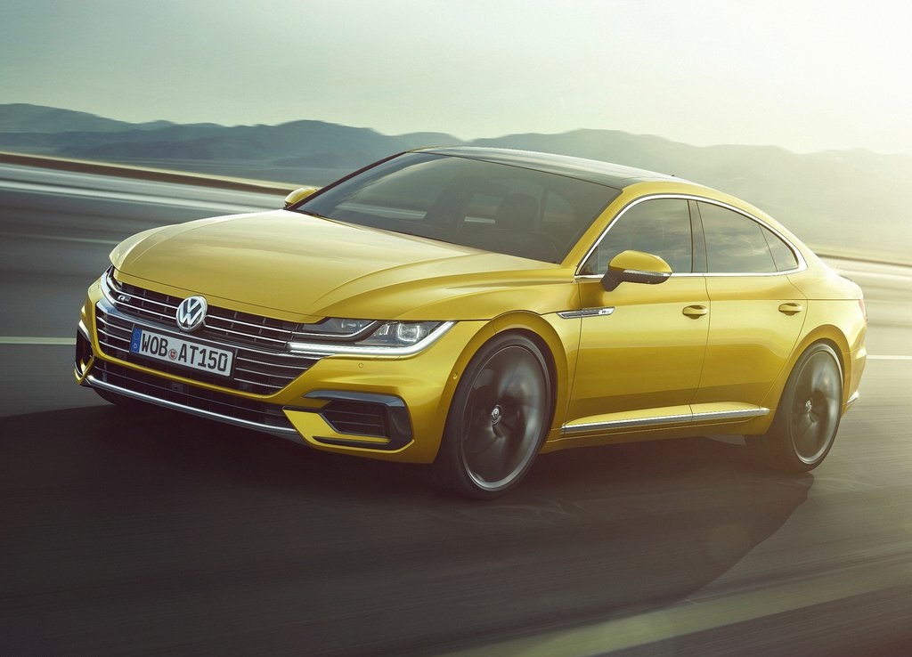 De verkoop van de Volkswagen Arteon is van start gegaan. De auto is er eerst alleen nog als het zakelijke topmodel, de andere uitvoeringen volgen in juni voor prijzen vanaf 40.000 euro.