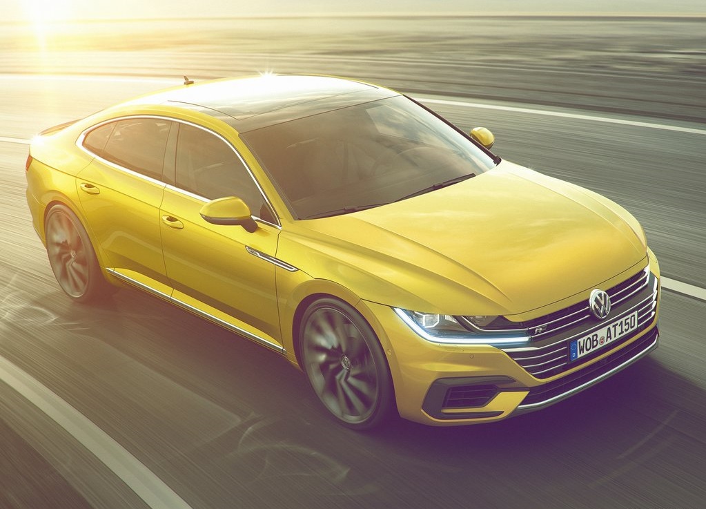 De verkoop van de Volkswagen Arteon is van start gegaan. De auto is er eerst alleen nog als het zakelijke topmodel, de andere uitvoeringen volgen in juni voor prijzen vanaf 40.000 euro.