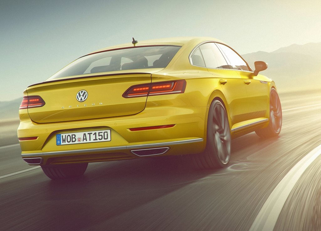 De verkoop van de Volkswagen Arteon is van start gegaan. De auto is er eerst alleen nog als het zakelijke topmodel, de andere uitvoeringen volgen in juni voor prijzen vanaf 40.000 euro.