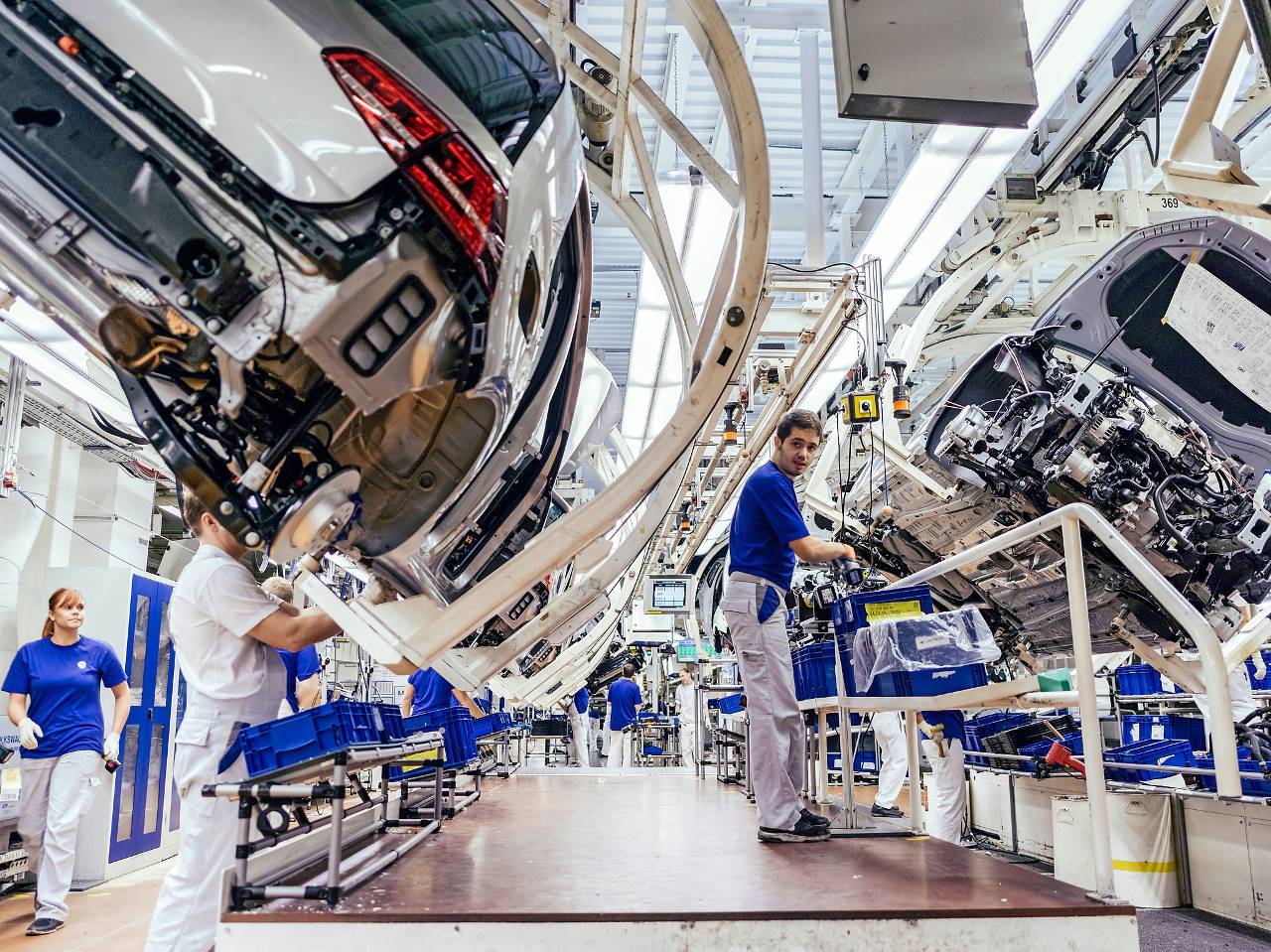 Volkswagen legt de productie van de Golf tijdelijk stil vanwege een juridisch conflict met twee toeleveranciers.