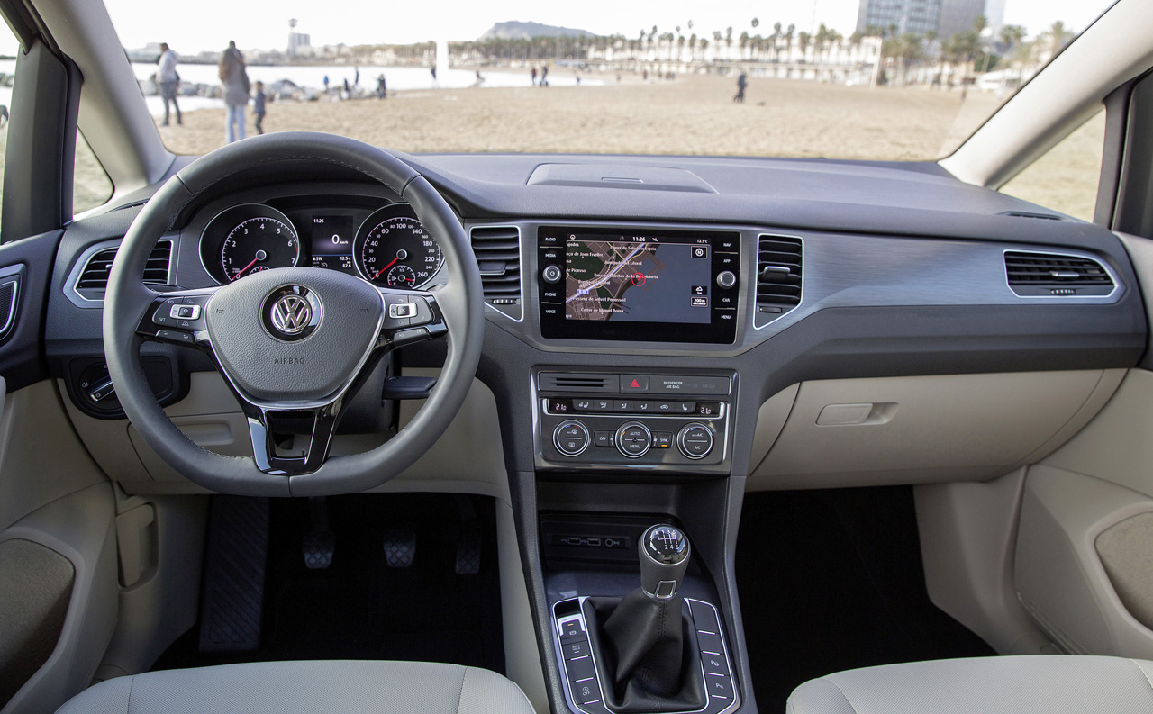 De vernieuwde Volkswagen Golf Sportsvan staat vanaf nu bij de dealer.