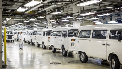 Na 63 jaar - een record - wordt de productie van het Volkswagenbusje gestaakt.