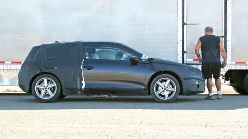 Het was alweer een tijd stil rond de nieuwe coup van Volkswagen, de Scirocco. Maar dat hij er gaat komen wordt nu toch wel duidelijk gemaakt. Volkswagen is er druk mee aan het testen.